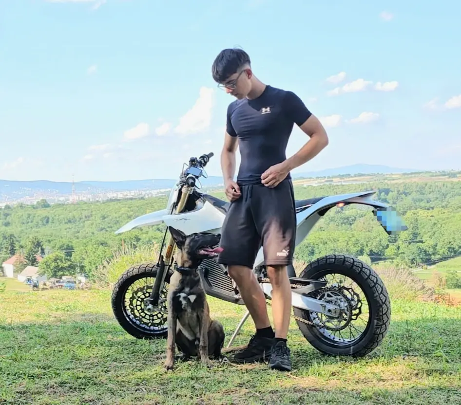 EnduroLife Marci a motorjával és kutyájával